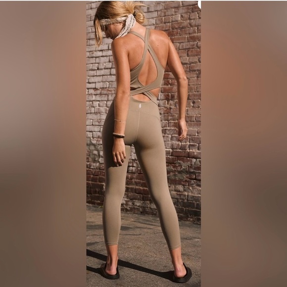 Free People Movement Back it Up- Romper Sage Beige NWT Size XS - Picture 3 of 10